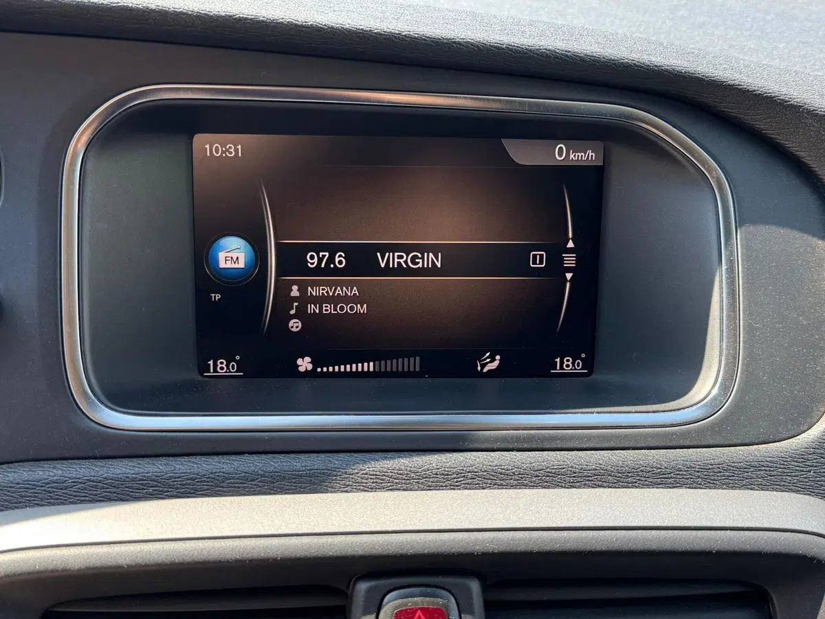 Volvo V40 Cross Country usata a Como (11)