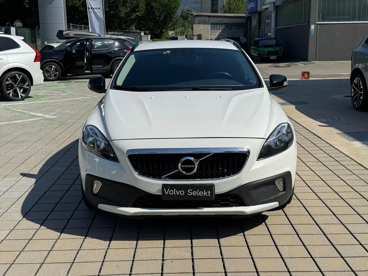 Volvo V40 Cross Country usata a Como (2)
