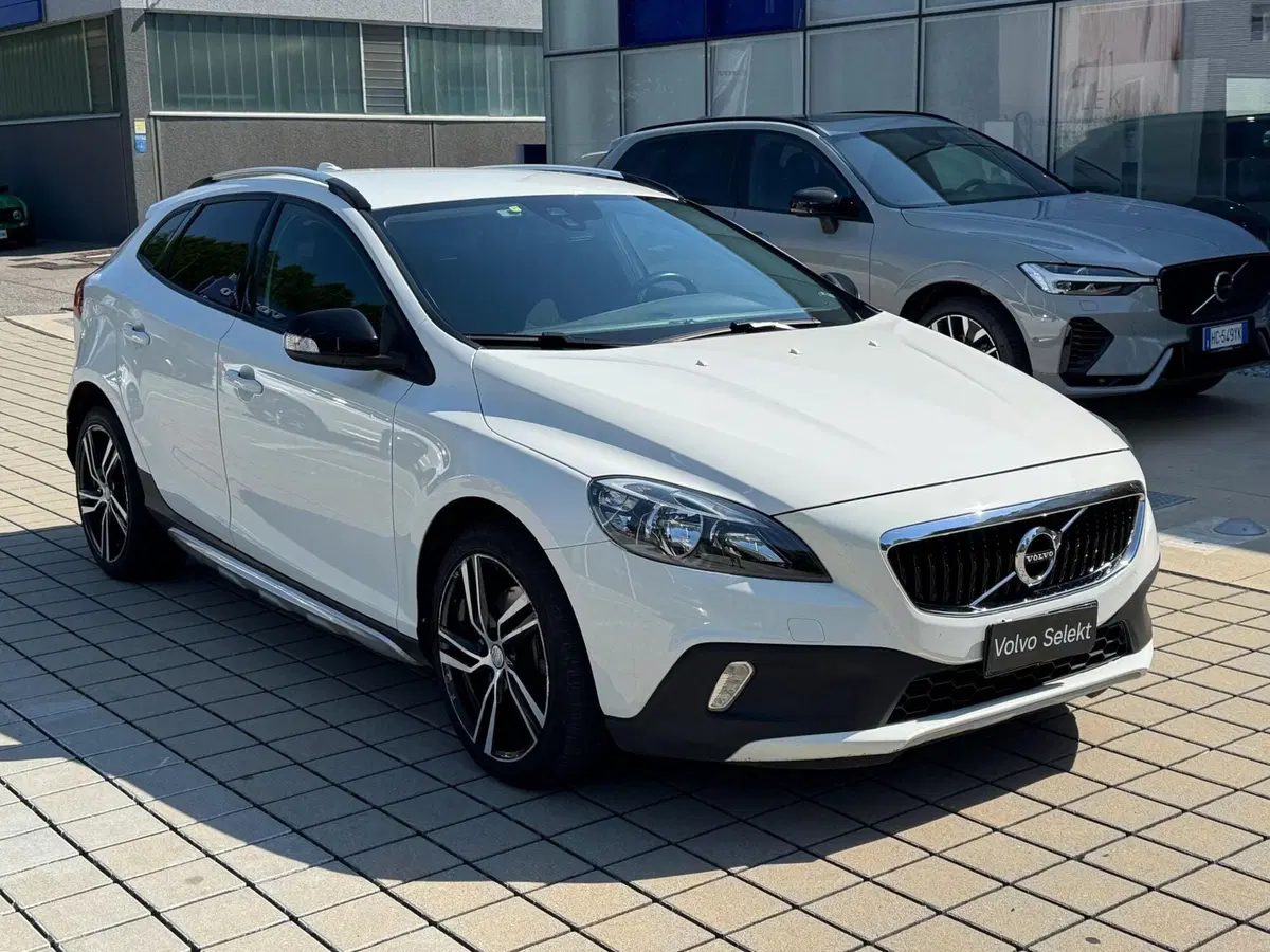 Volvo V40 Cross Country usata a Como (3)
