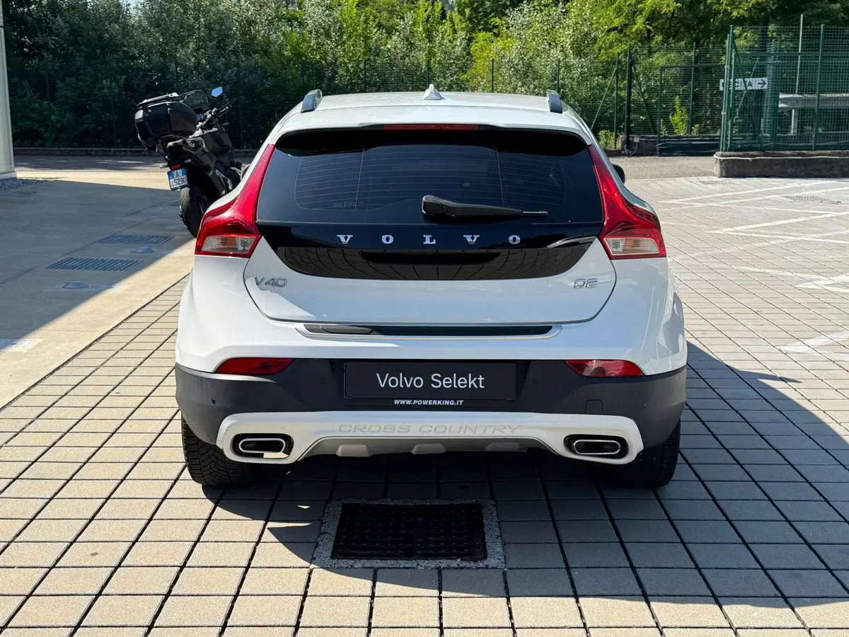 Volvo V40 Cross Country usata a Como (5)