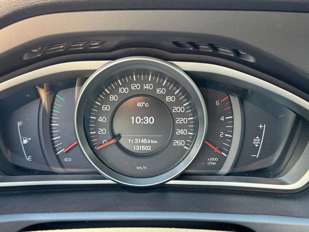Volvo V40 Cross Country usata a Como (7)