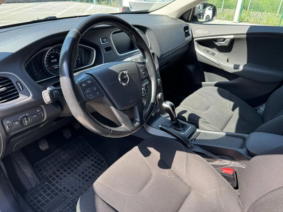 Volvo V40 Cross Country usata a Como (8)