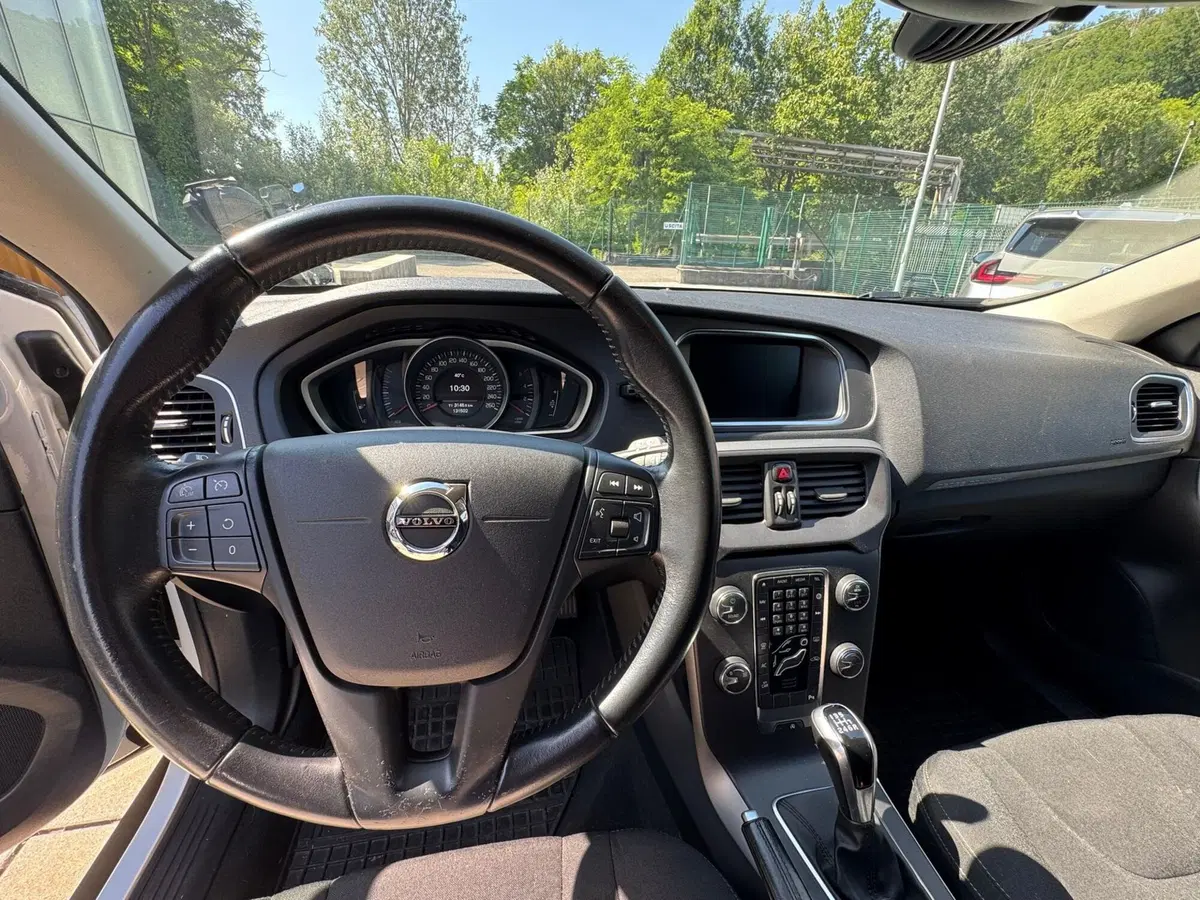 Volvo V40 Cross Country usata a Como (9)