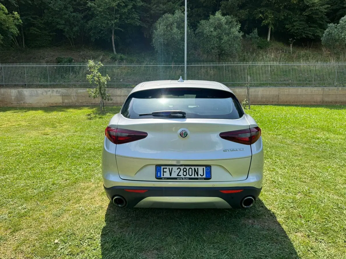 Alfa Romeo Stelvio usata a Salerno (11)