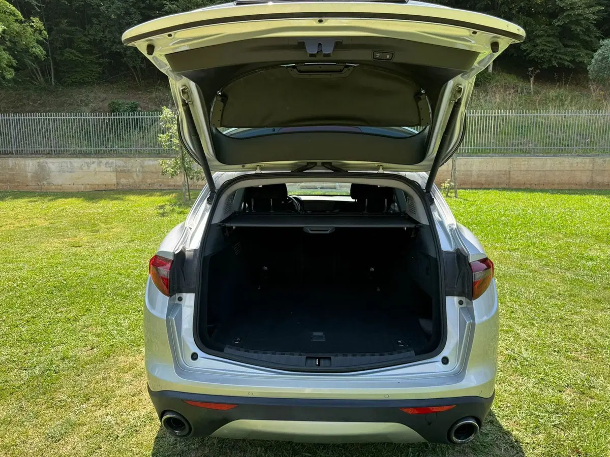 Alfa Romeo Stelvio usata a Salerno (12)
