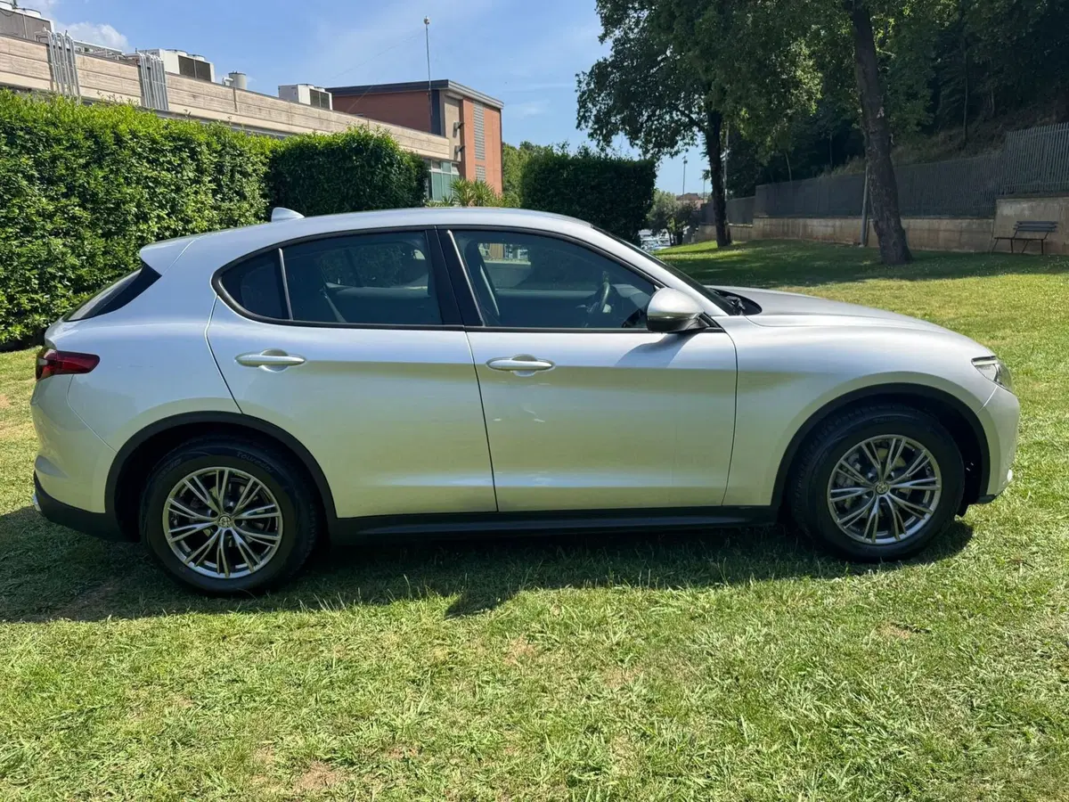 Alfa Romeo Stelvio usata a Salerno (15)