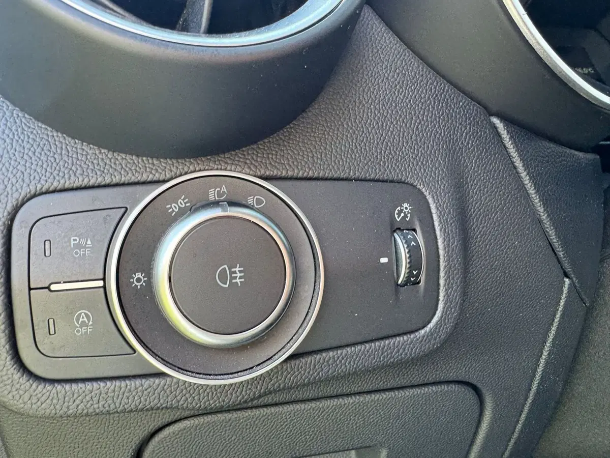 Alfa Romeo Stelvio usata a Salerno (17)