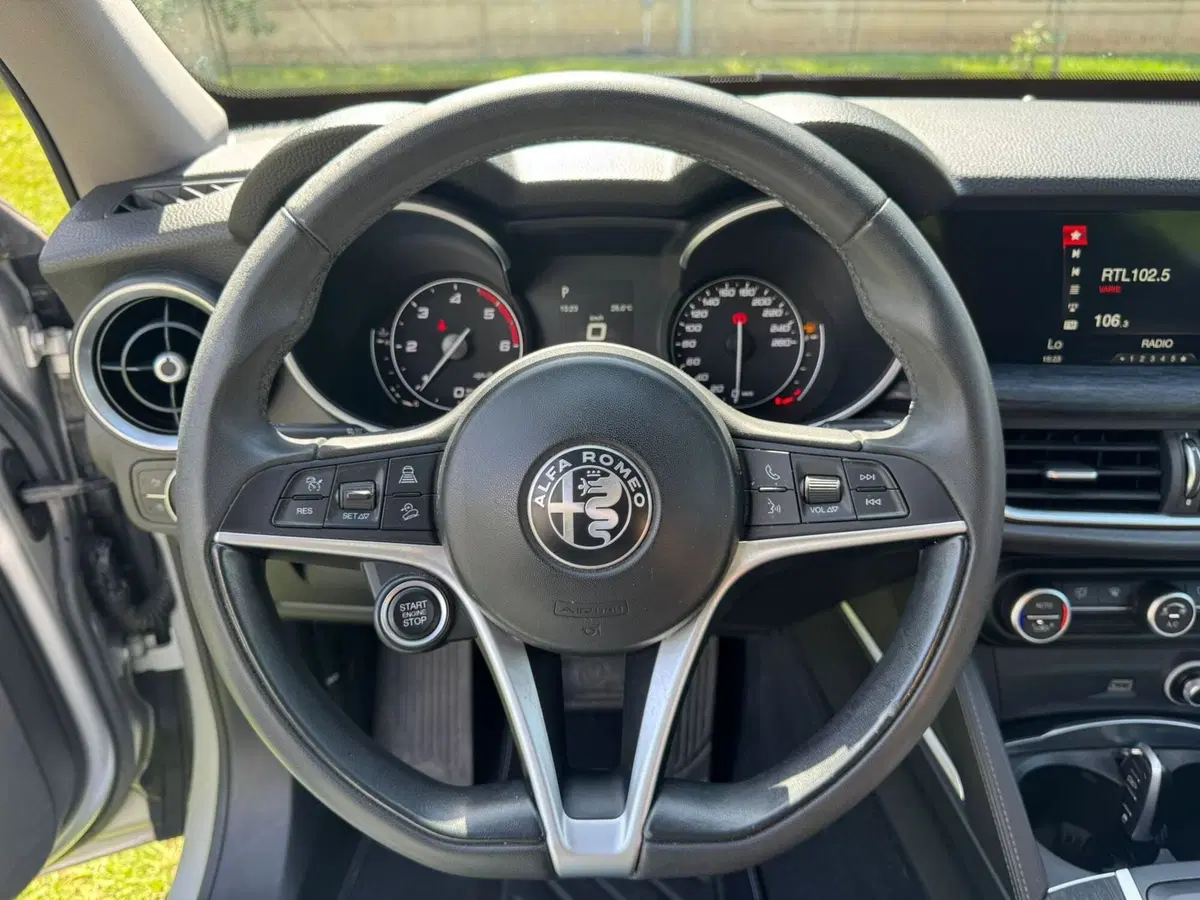 Alfa Romeo Stelvio usata a Salerno (18)