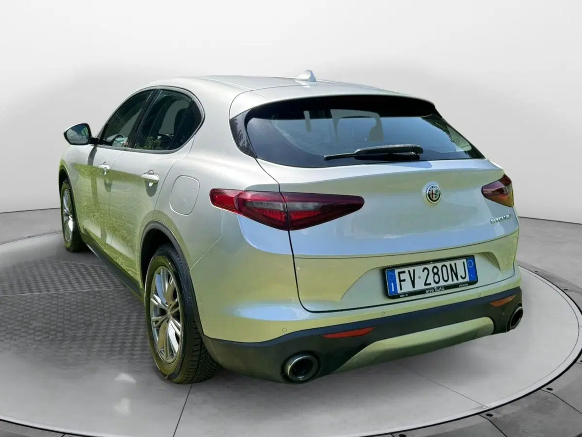 Alfa Romeo Stelvio usata a Salerno (3)