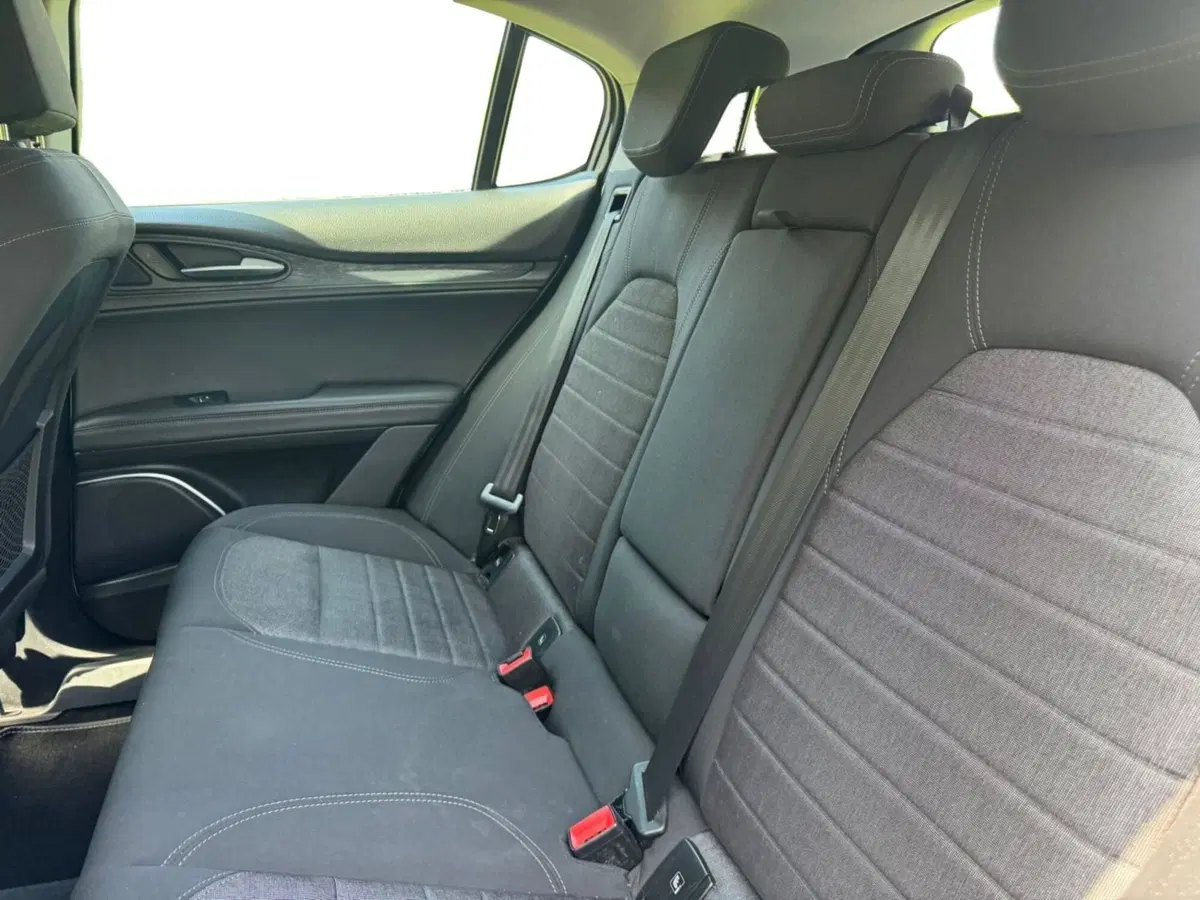 Alfa Romeo Stelvio usata a Salerno (7)