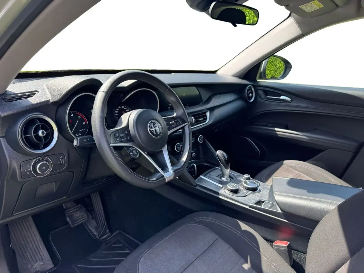 Alfa Romeo Stelvio usata a Salerno (8)