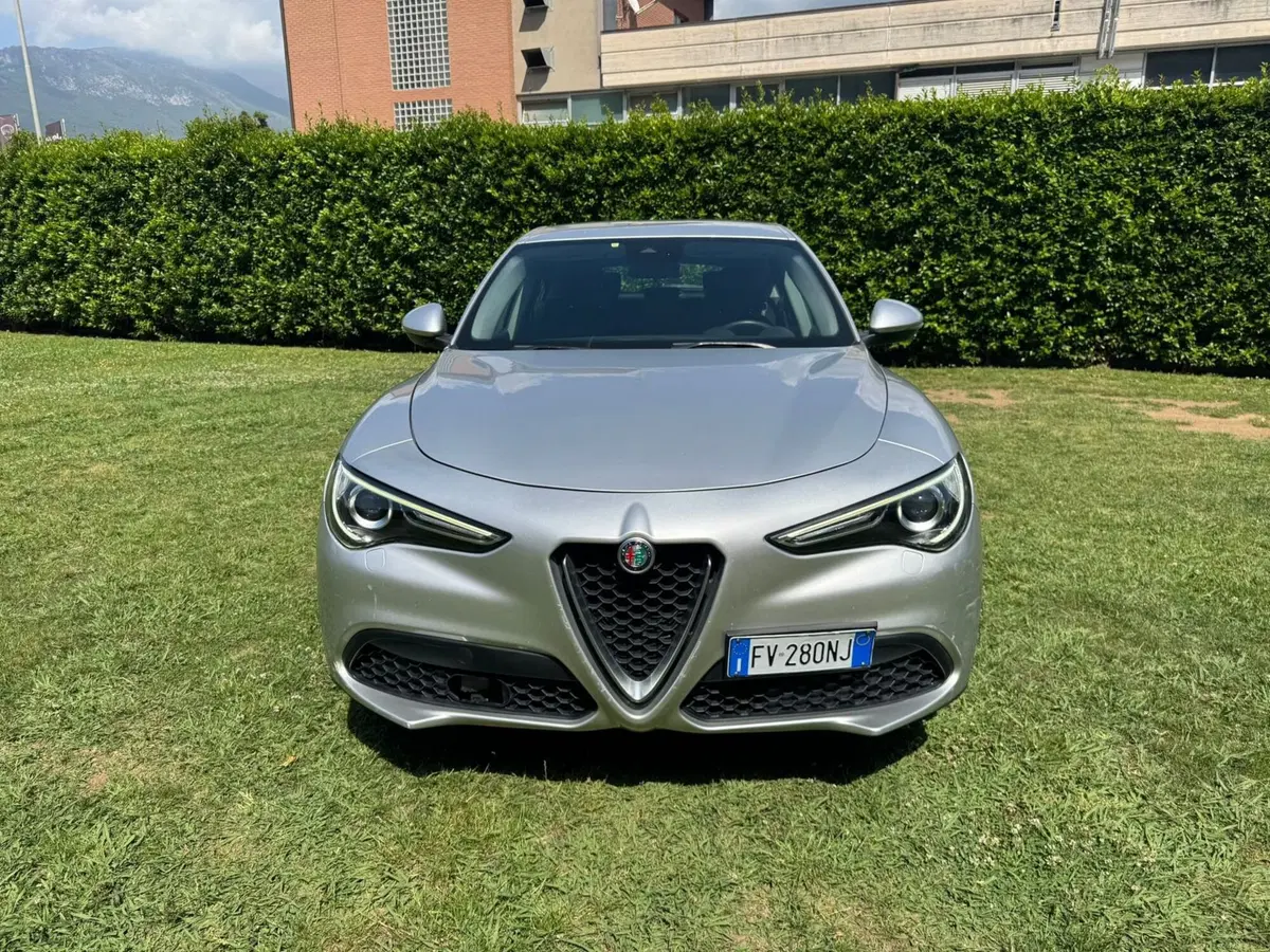 Alfa Romeo Stelvio usata a Salerno (9)