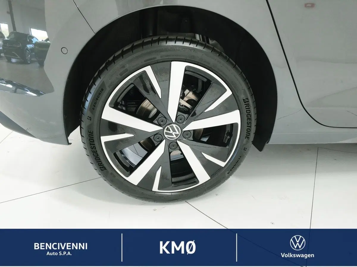 Volkswagen Golf nuova a Catanzaro (5)