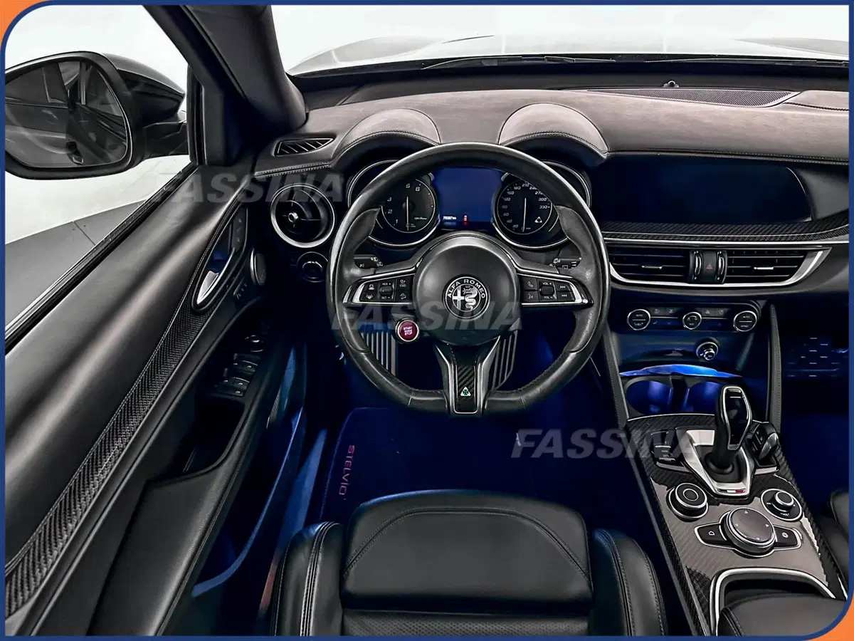 Alfa Romeo Stelvio usata a Milano (11)