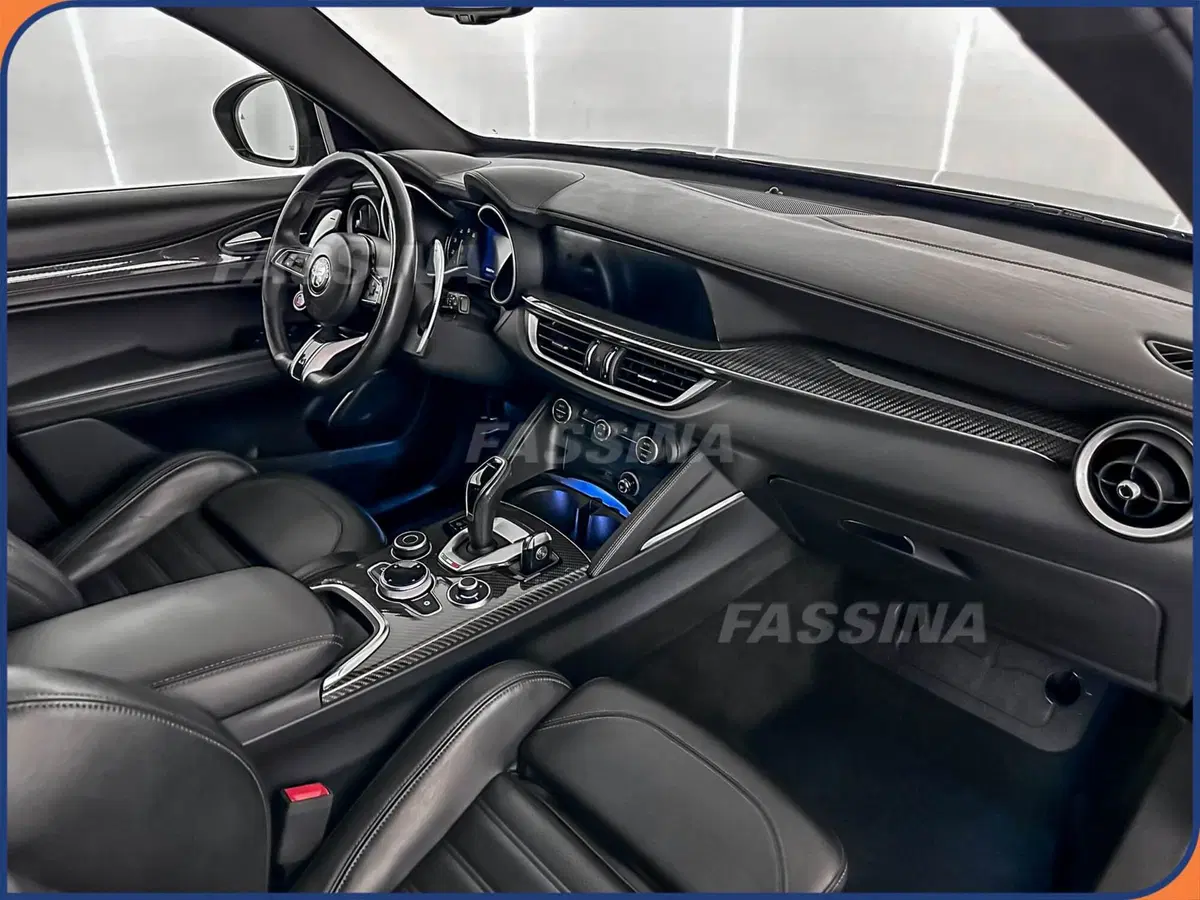 Alfa Romeo Stelvio usata a Milano (13)