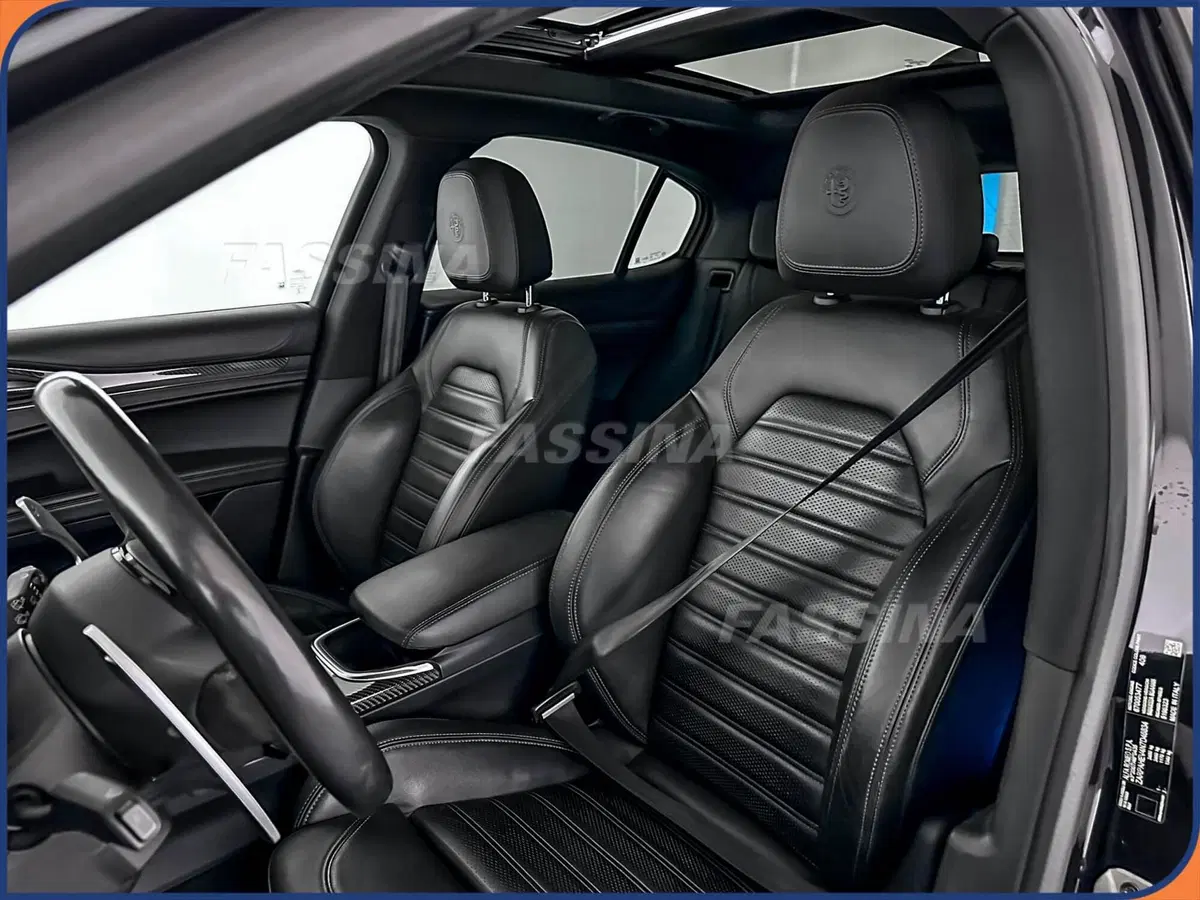 Alfa Romeo Stelvio usata a Milano (8)