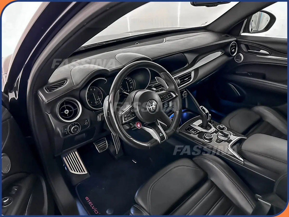 Alfa Romeo Stelvio usata a Milano (9)