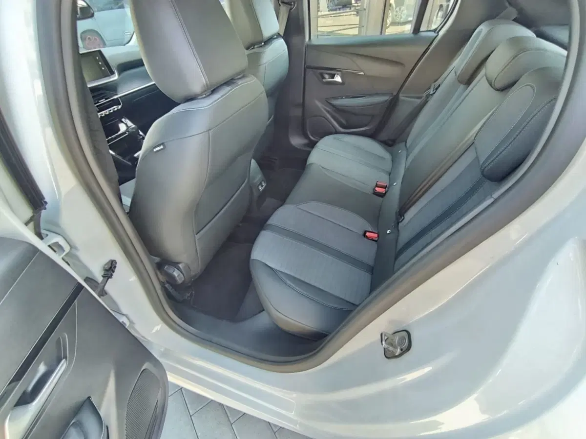 Peugeot 208 usata a Massa-Carrara (13)