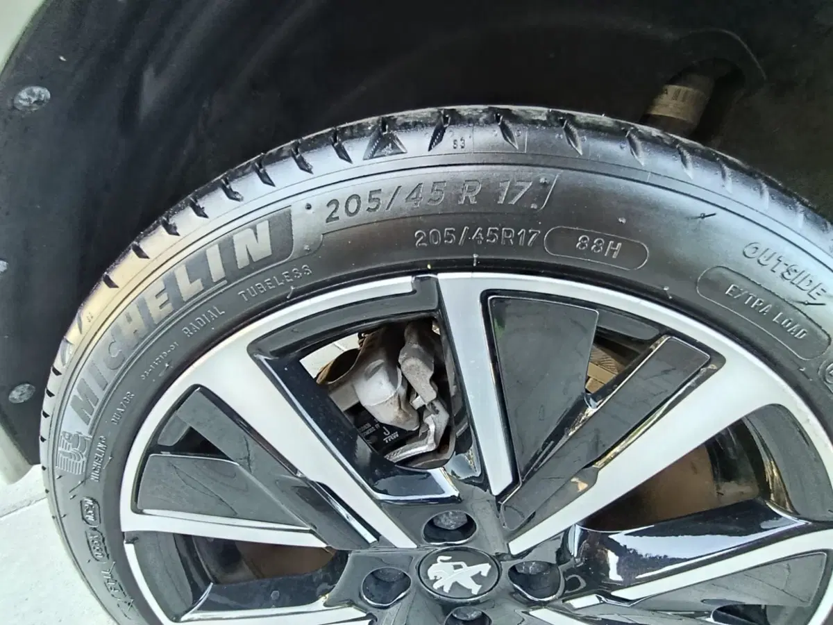 Peugeot 208 usata a Massa-Carrara (17)