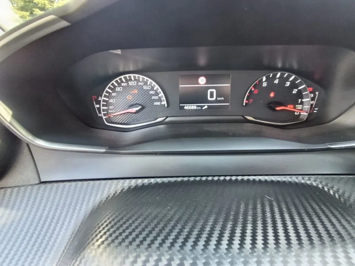 Peugeot 208 usata a Massa-Carrara (9)