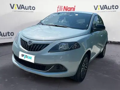 Lancia Ypsilon 1.0 FireFly 5 porte S&amp;S Hybrid Gold Plus del 2024 usata a Massa