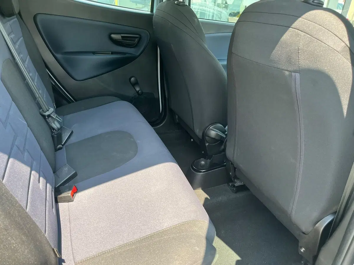 Lancia Ypsilon usata a Massa-Carrara (11)