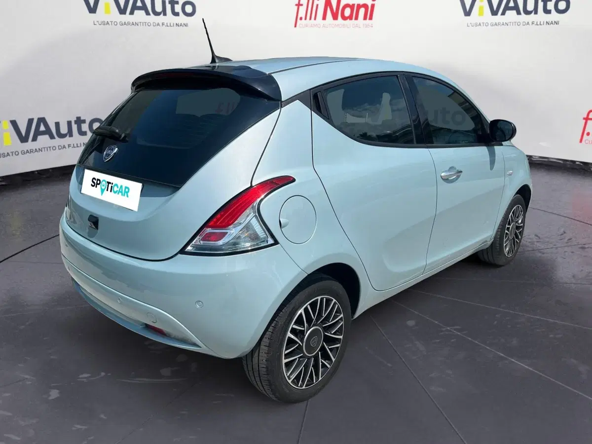 Lancia Ypsilon usata a Massa-Carrara (2)