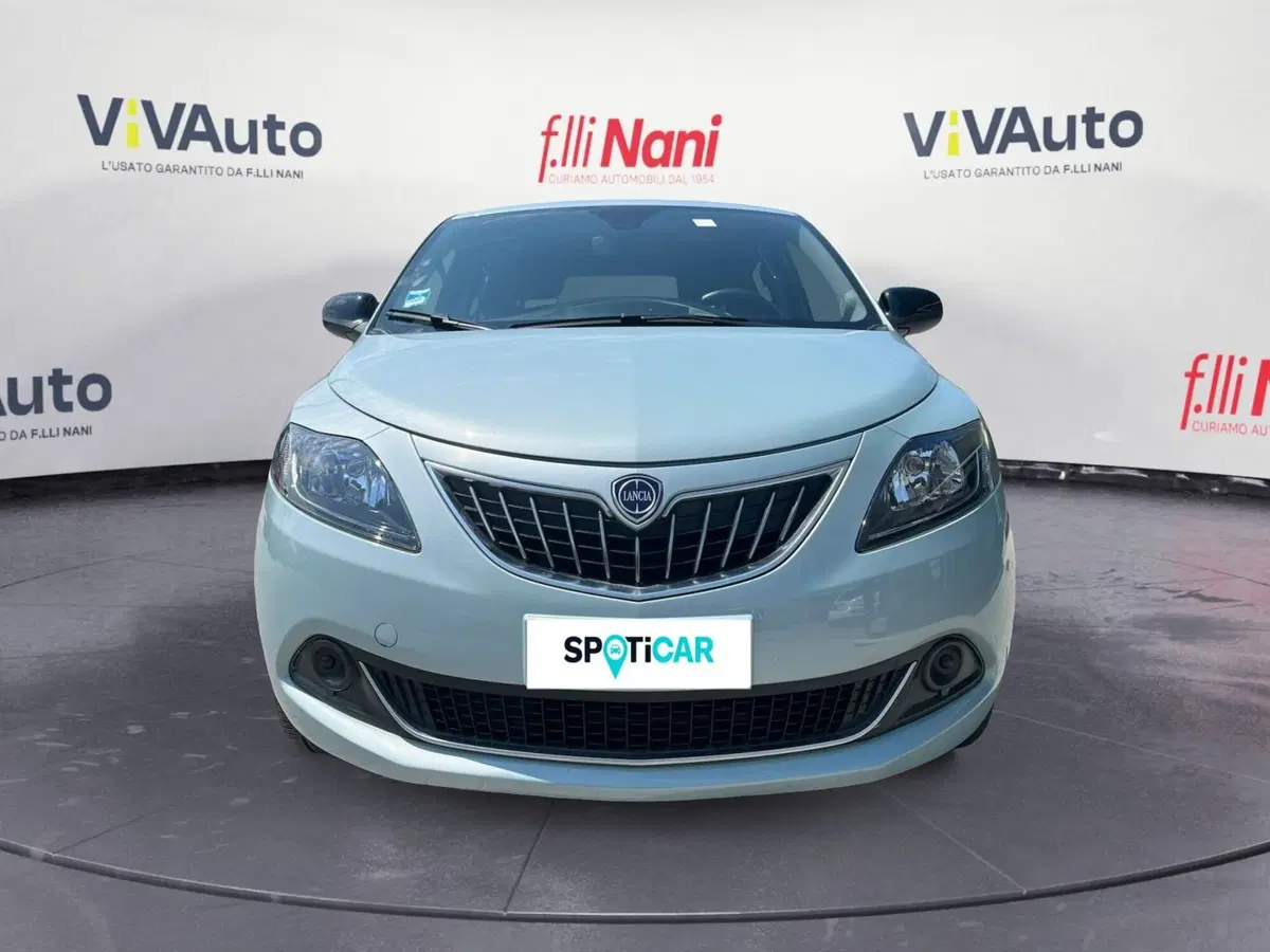 Lancia Ypsilon usata a Massa-Carrara (3)