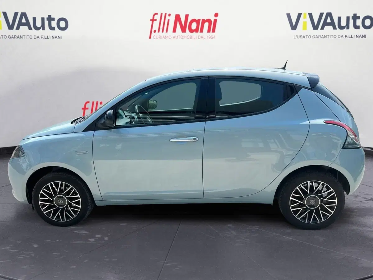 Lancia Ypsilon usata a Massa-Carrara (7)