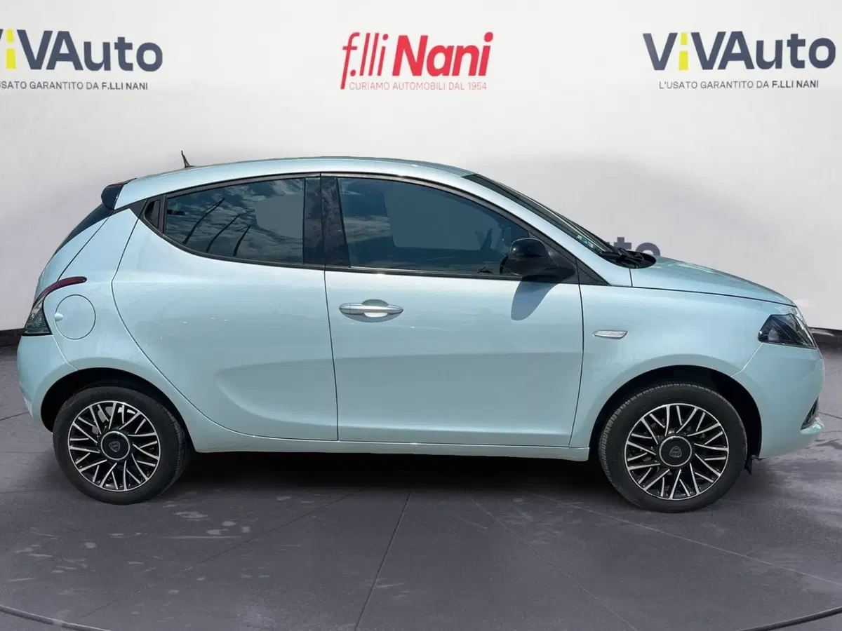 Lancia Ypsilon usata a Massa-Carrara (8)