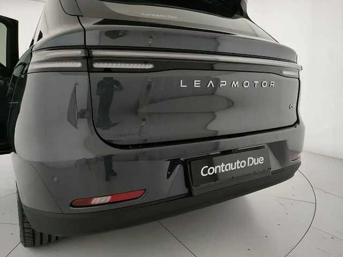 Leapmotor C10 nuova a Caserta (12)