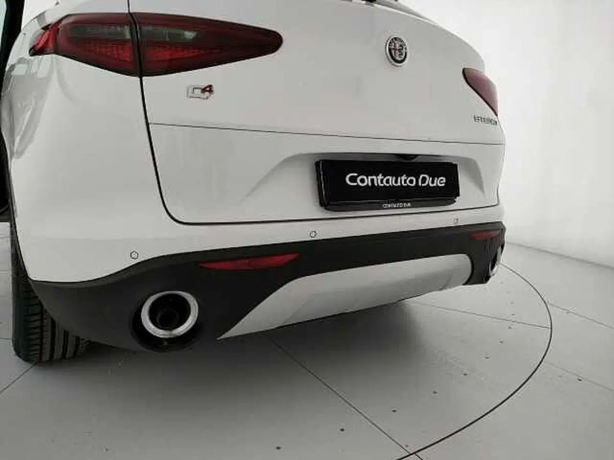 Alfa Romeo Stelvio usata a Caserta (11)