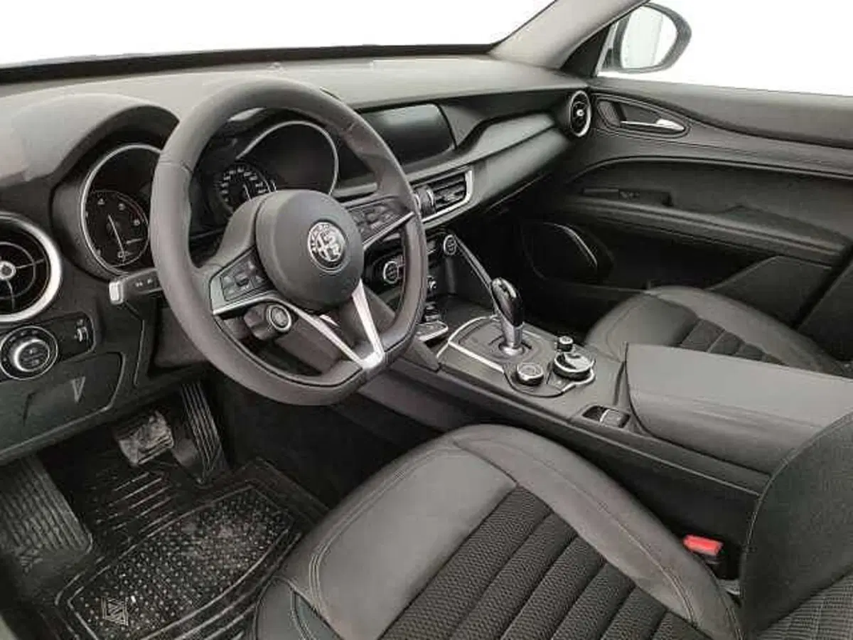 Alfa Romeo Stelvio usata a Caserta (16)