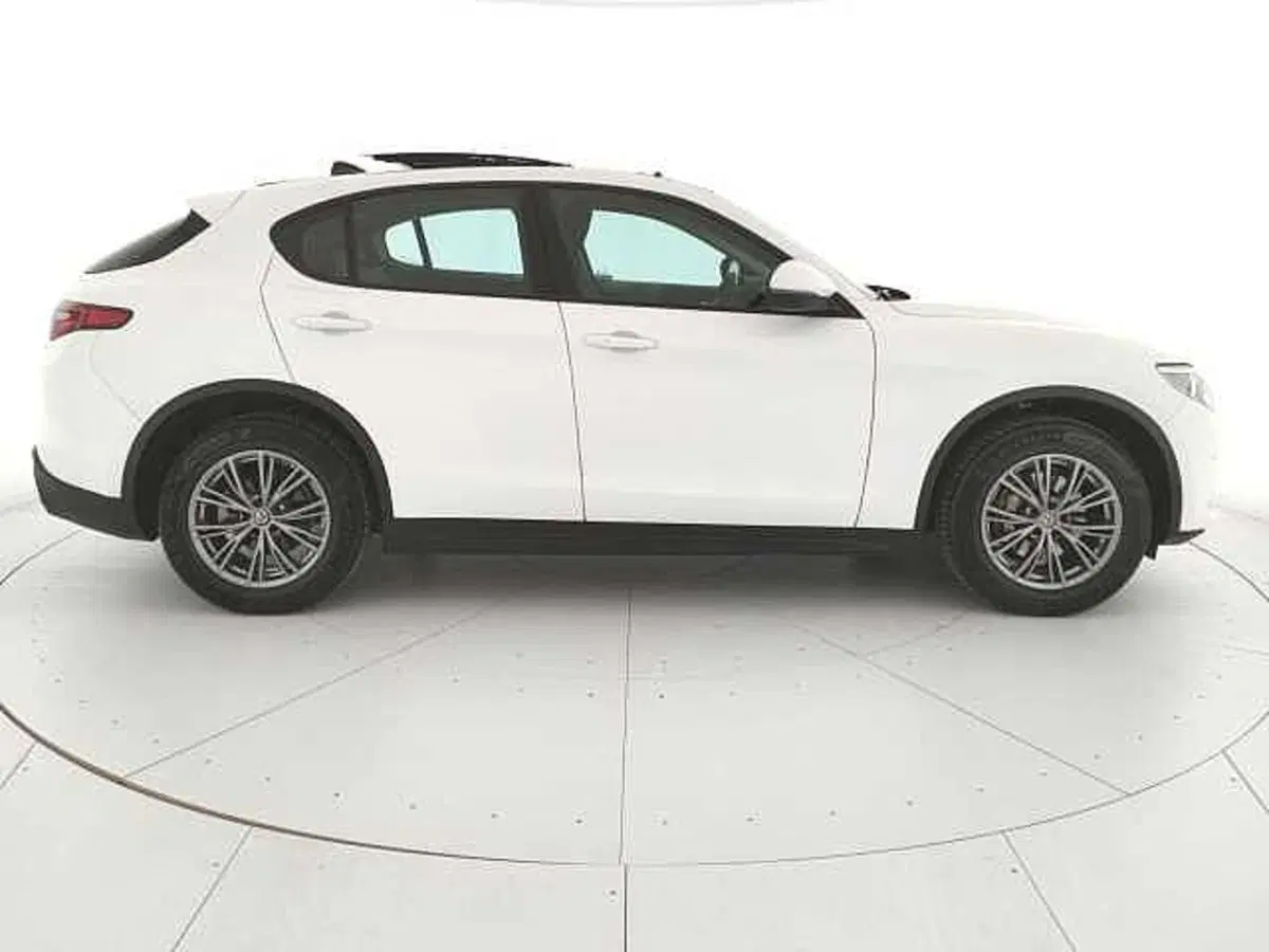 Alfa Romeo Stelvio usata a Caserta (4)