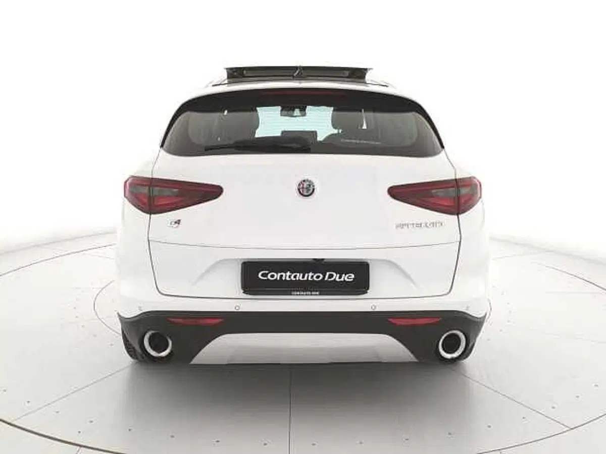 Alfa Romeo Stelvio usata a Caserta (6)