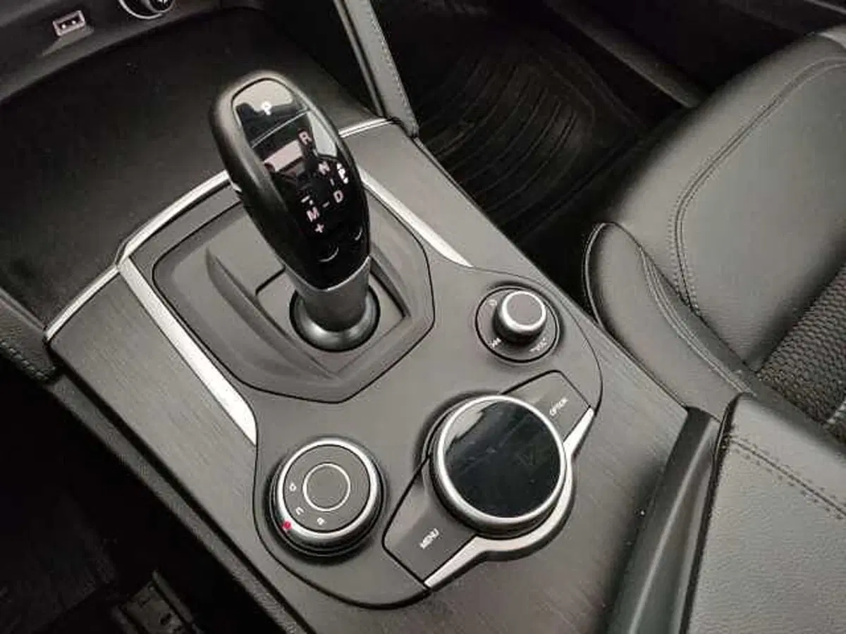 Alfa Romeo Stelvio usata a Caserta (9)