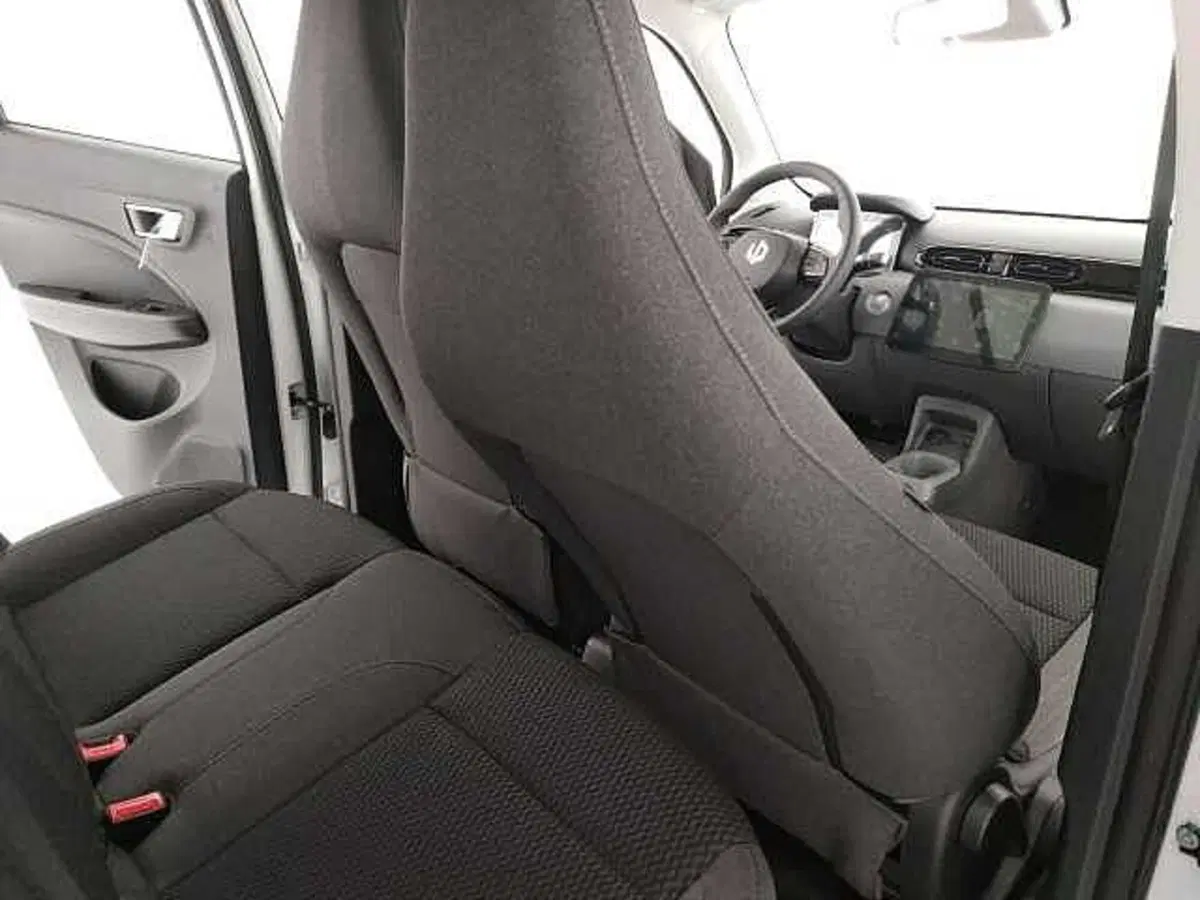 Leapmotor T03 nuova a Caserta (9)