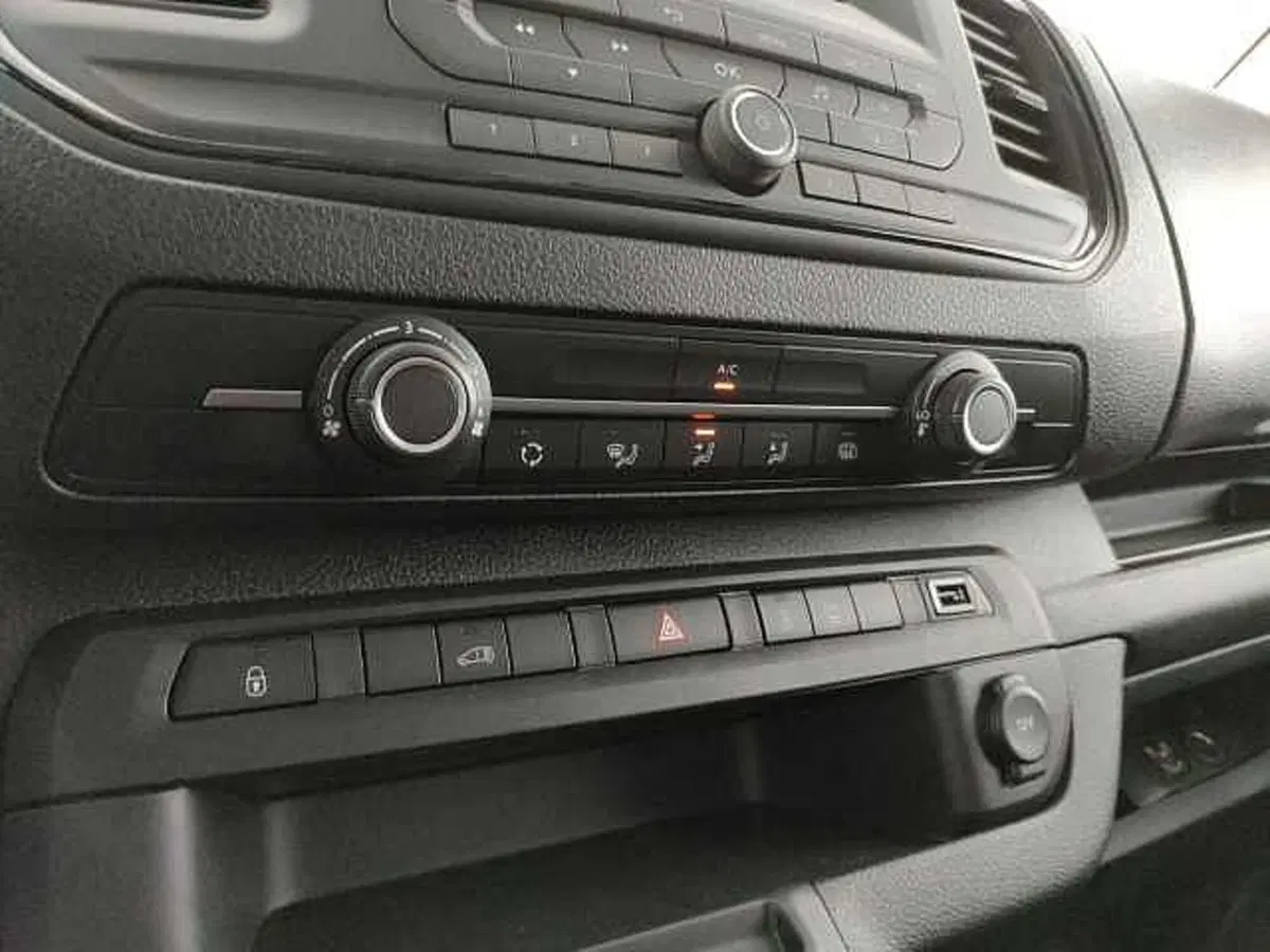 Peugeot e-Expert Furgone nuova a Caserta (18)