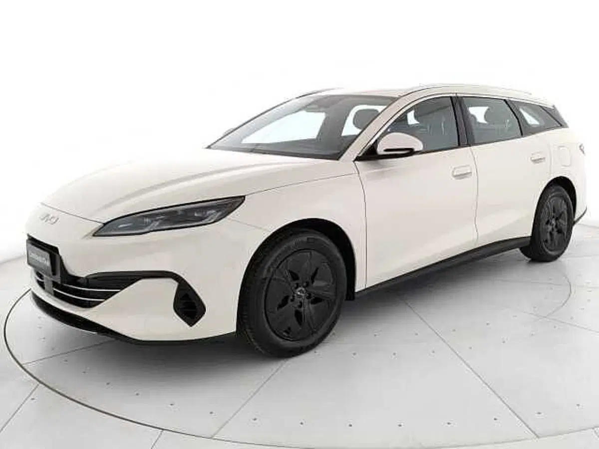 Byd Seal 6 DM-i Station Wagon nuova a Caserta