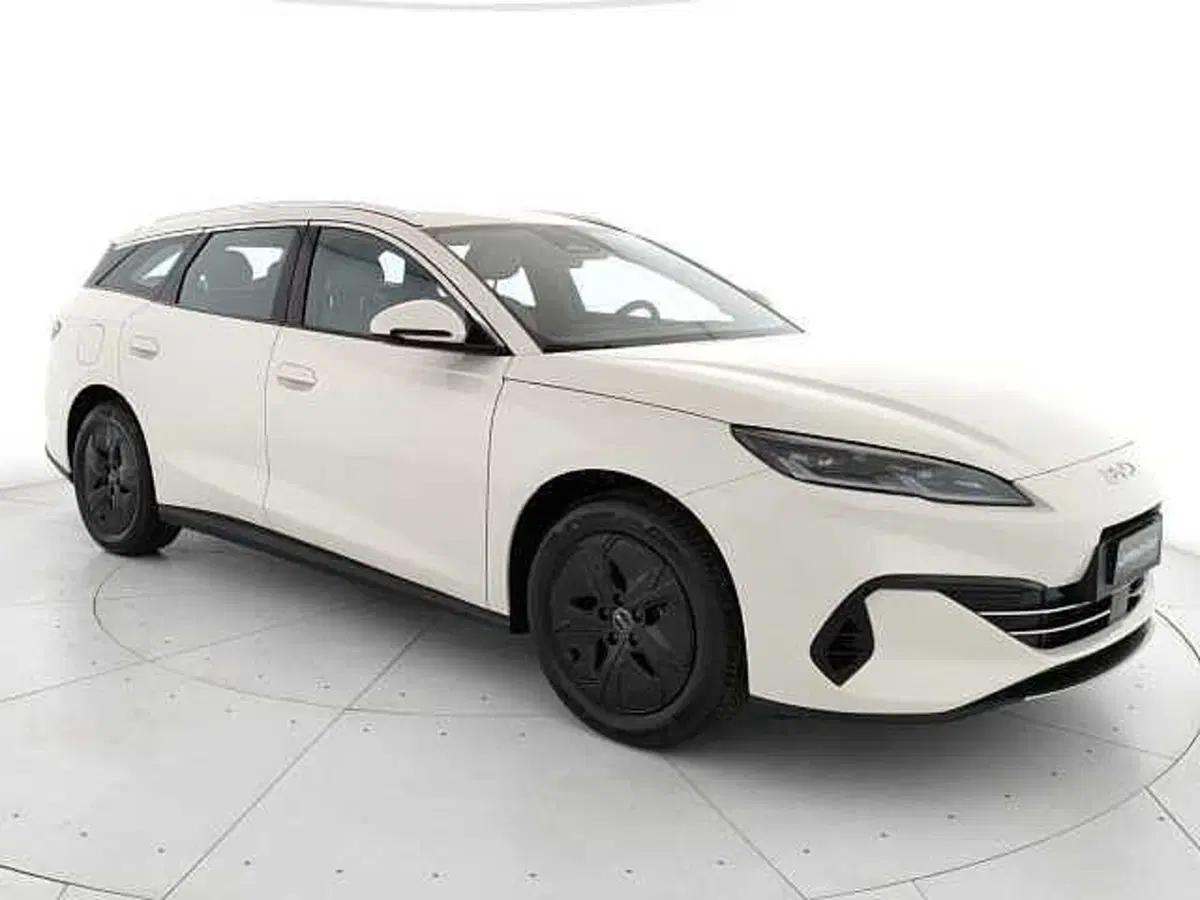 Byd Seal 6 DM-i Station Wagon nuova a Caserta (3)