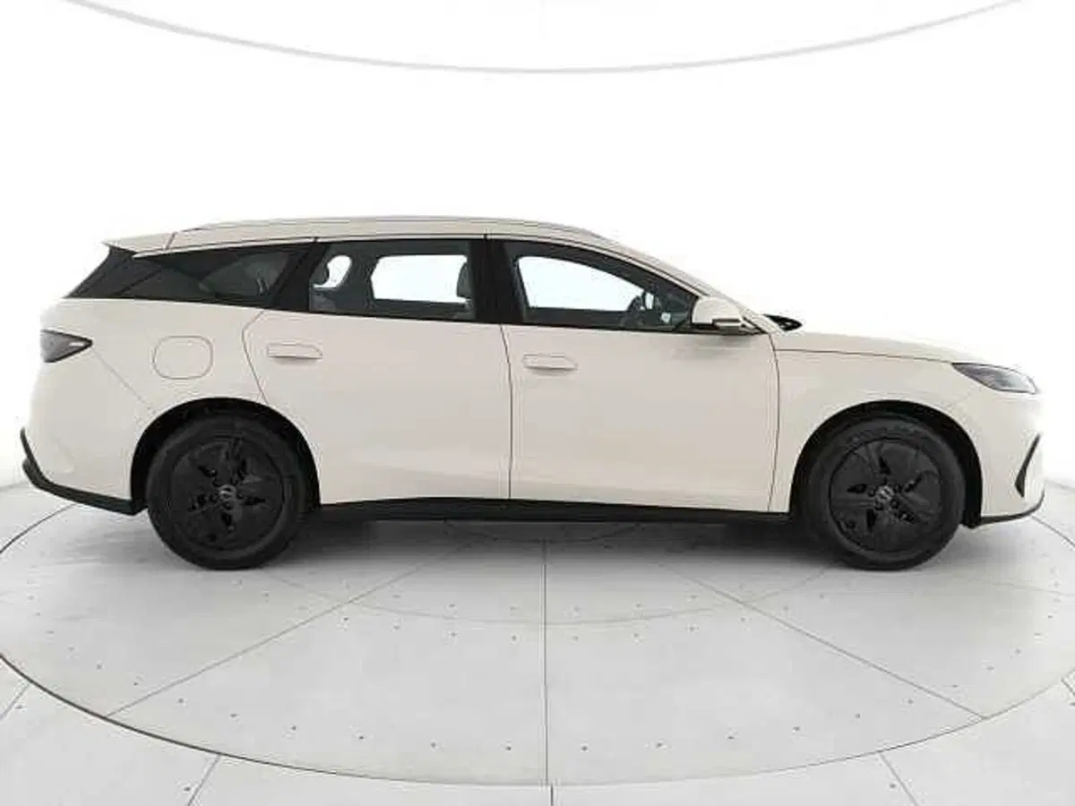 Byd Seal 6 DM-i Station Wagon nuova a Caserta (4)