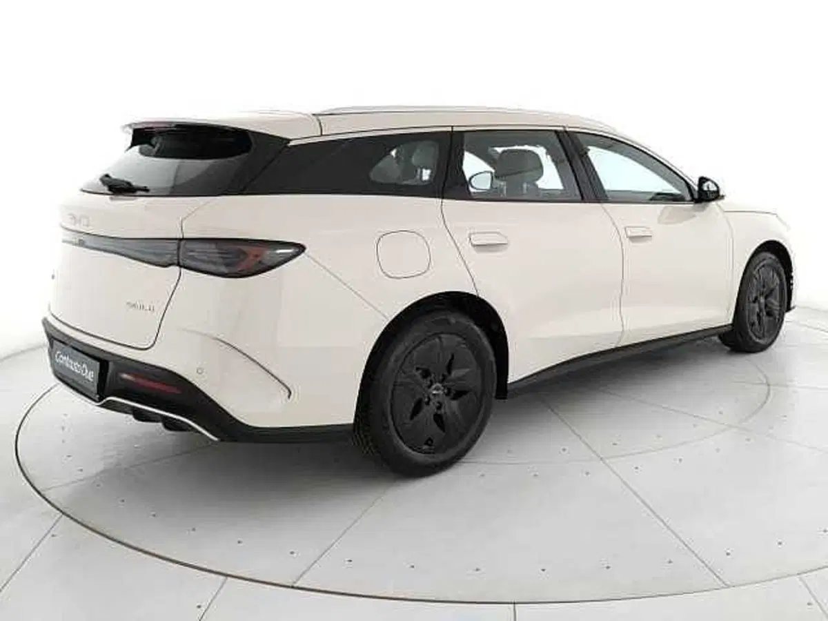 Byd Seal 6 DM-i Station Wagon nuova a Caserta (5)