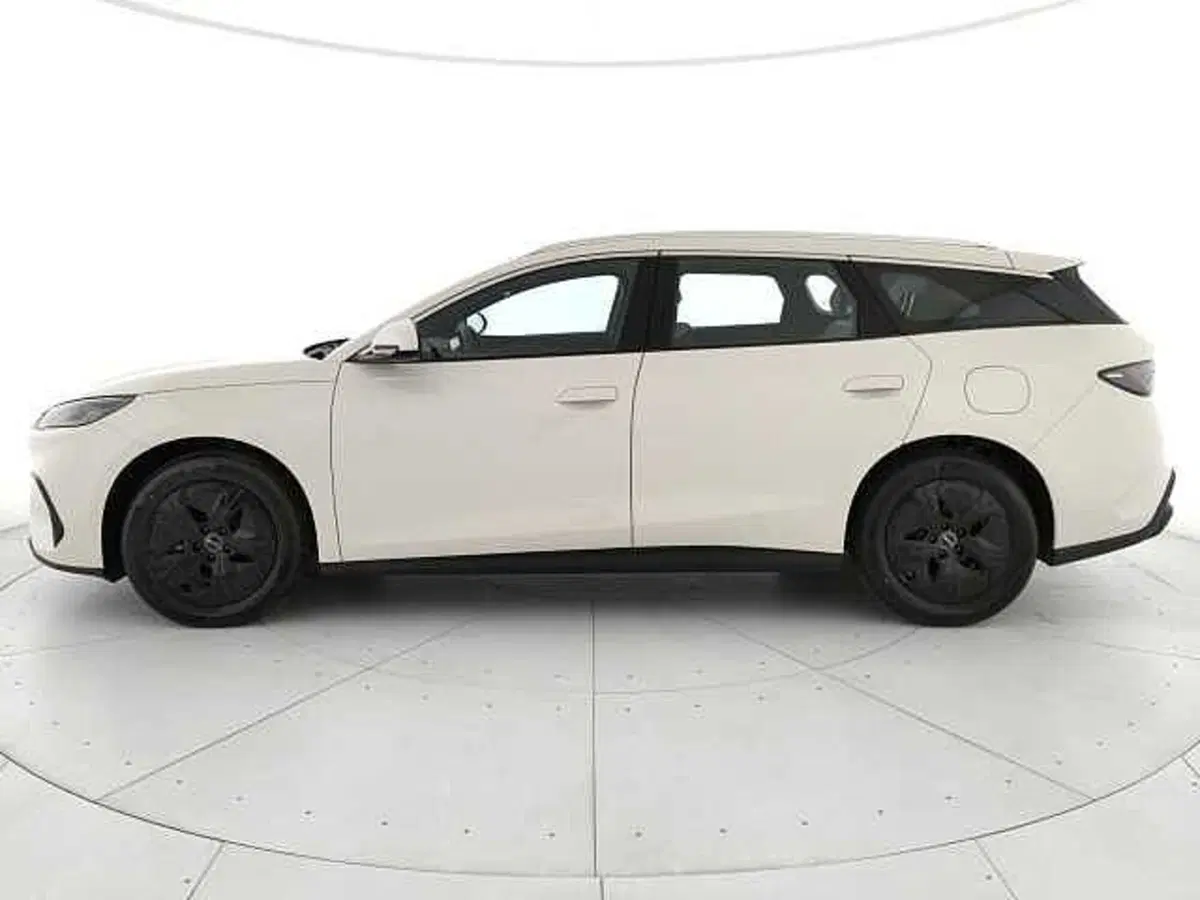 Byd Seal 6 DM-i Station Wagon nuova a Caserta (7)