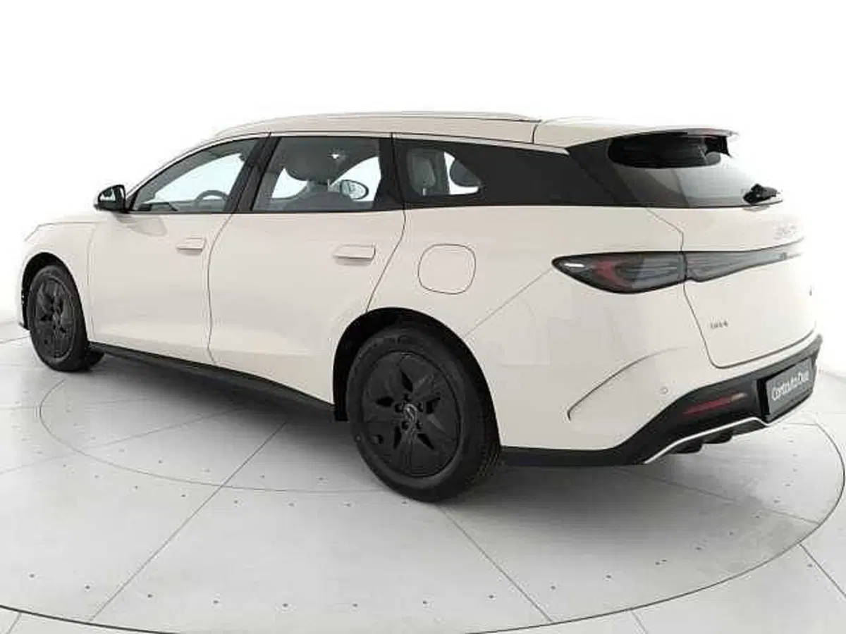 Byd Seal 6 DM-i Station Wagon nuova a Caserta (8)