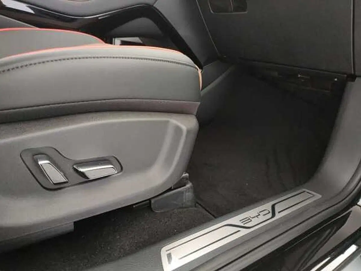 Byd Seal U DM-i usata a Caserta (18)