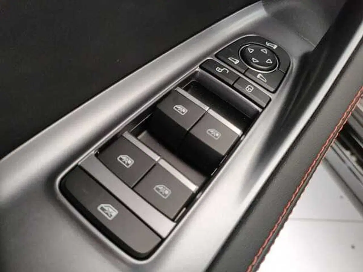 Byd Seal U DM-i usata a Caserta (16)