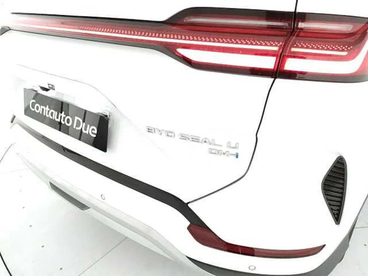 Byd Seal U DM-i nuova a Caserta (12)