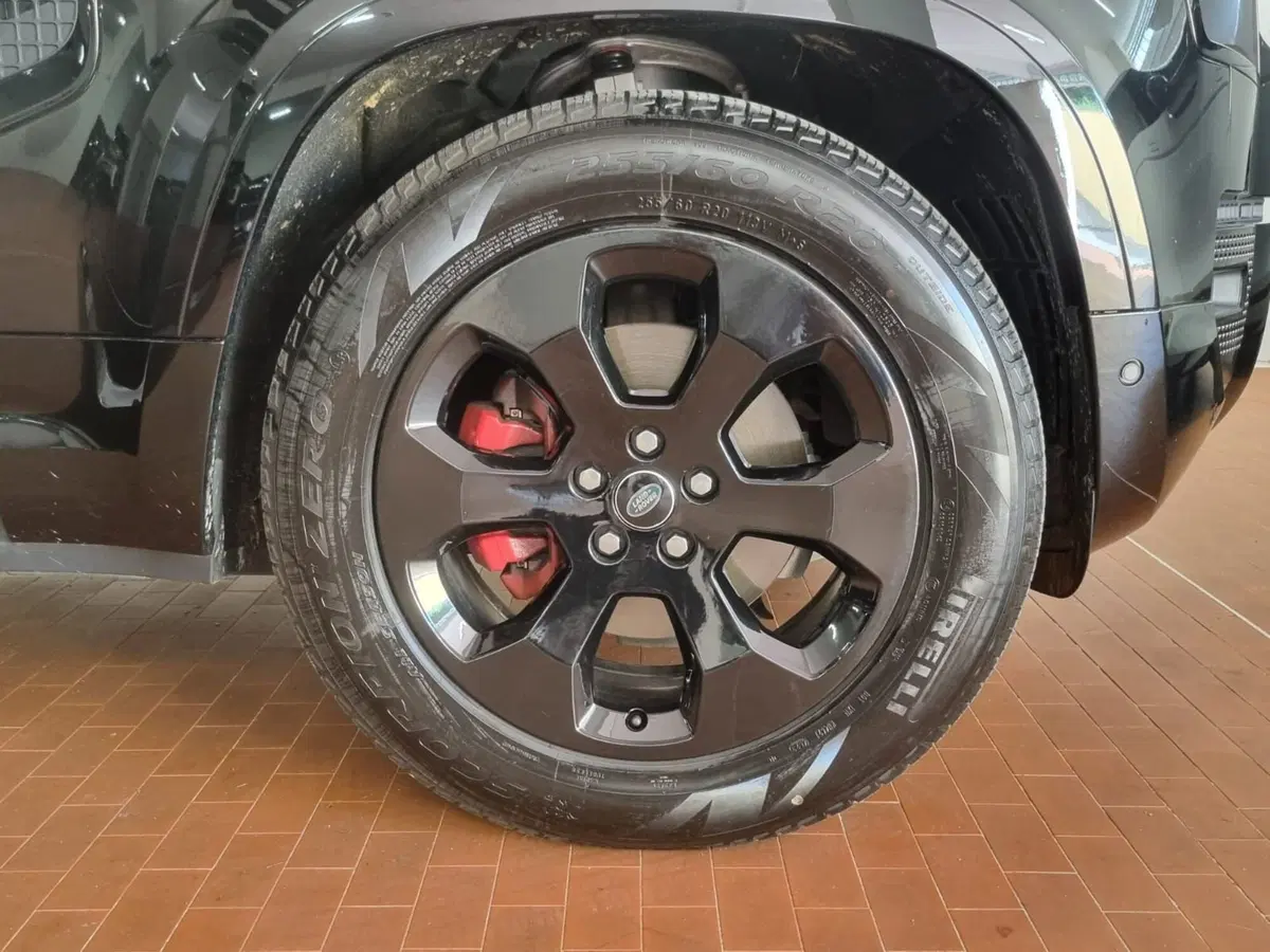 Land Rover Defender usata a Brescia (9)