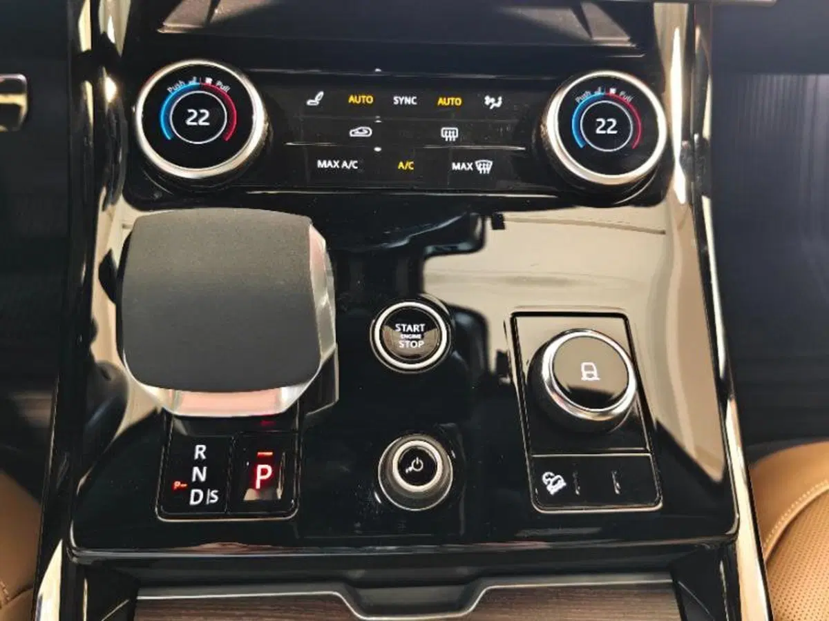Land Rover Range Rover Sport usata a Venezia (8)