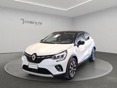 Renault Captur 1.6 full hybrid Techno 145cv auto del 2023 usata a Civitanova Marche